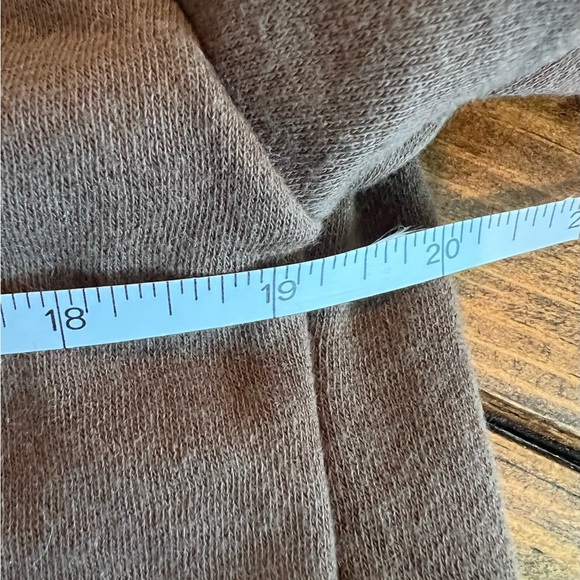 Yellowstone Dutton Ranch Brown Sweatshirt, sz medium, embroidered, GUC, TV show - Picture 6 of 7